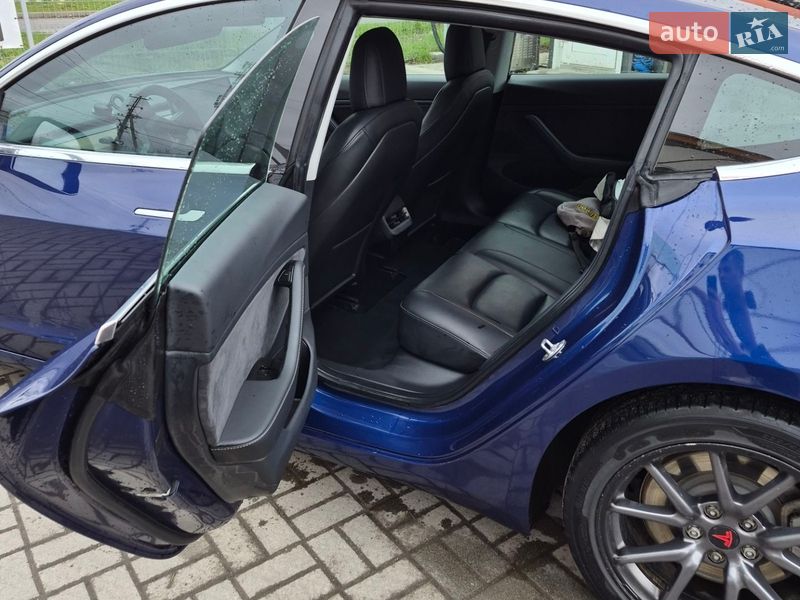 Седан Tesla Model 3 2020 в Гостомелі