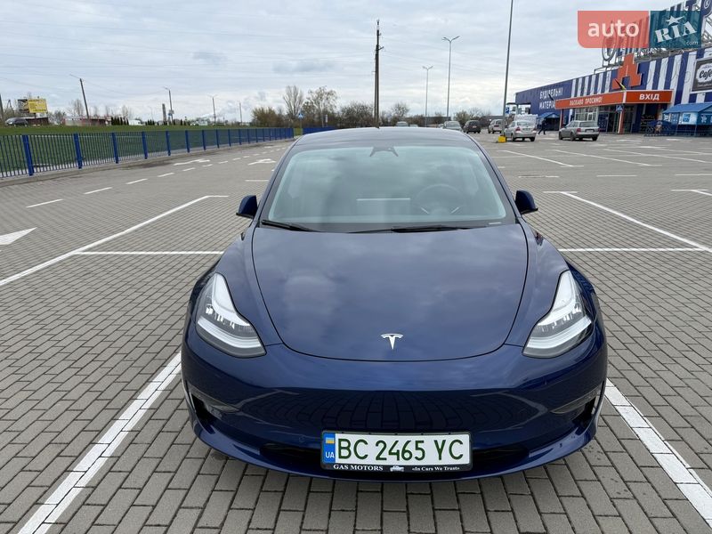 Седан Tesla Model 3 2022 в Львове
