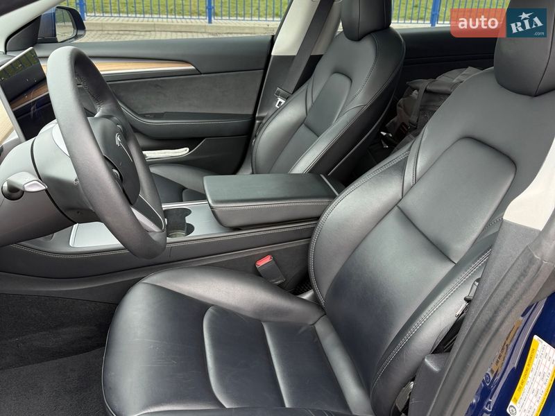 Седан Tesla Model 3 2022 в Львове
