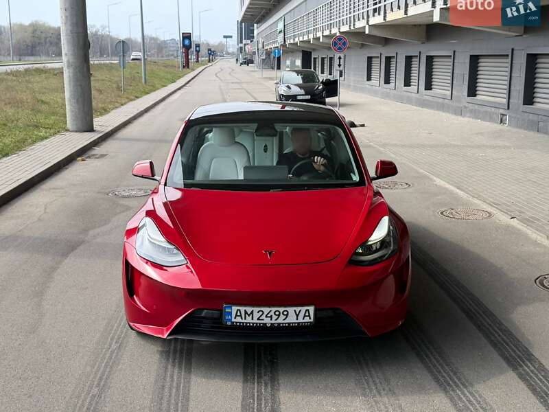 Седан Tesla Model 3 2021 в Киеве