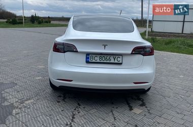 Седан Tesla Model 3 2023 в Буске