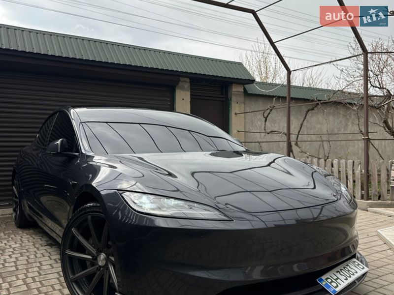 Седан Tesla Model 3 2024 в Черноморске