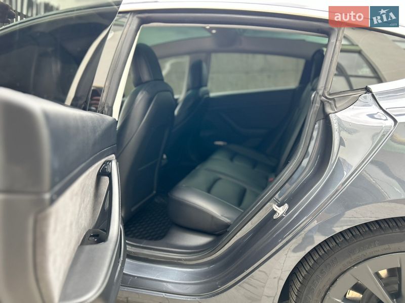 Седан Tesla Model 3 2020 в Сокалі