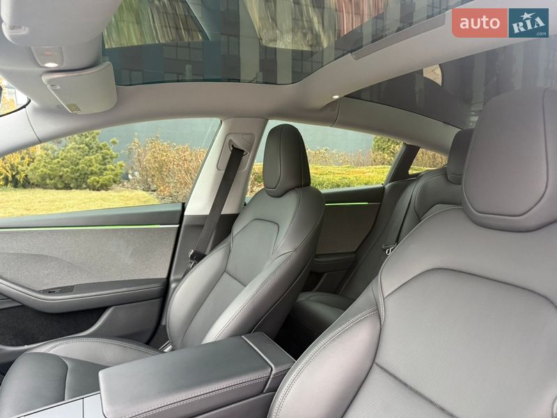 Седан Tesla Model 3 2024 в Днепре