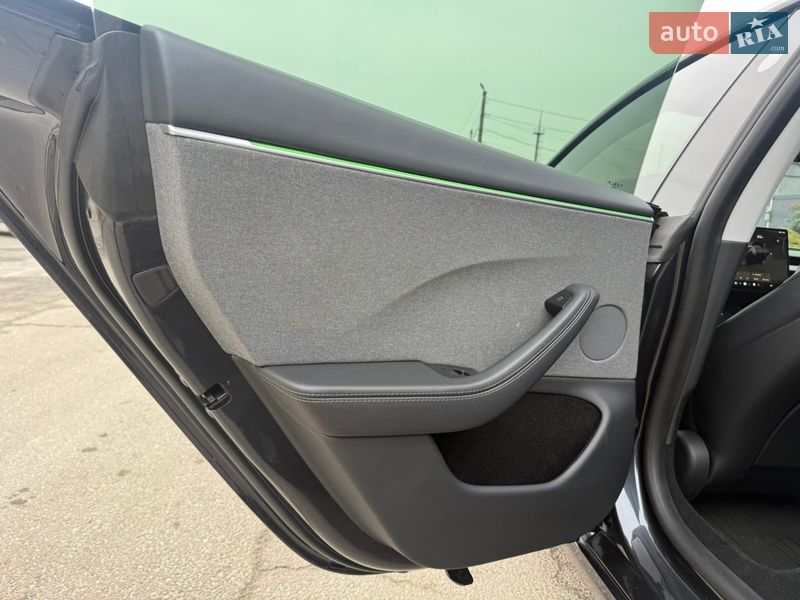 Седан Tesla Model 3 2024 в Днепре