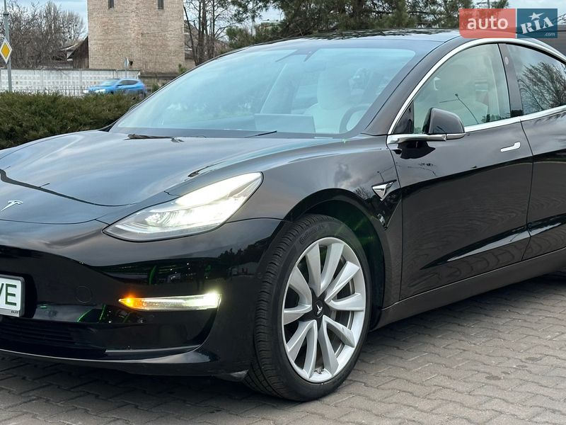 Tesla Model 3 2020