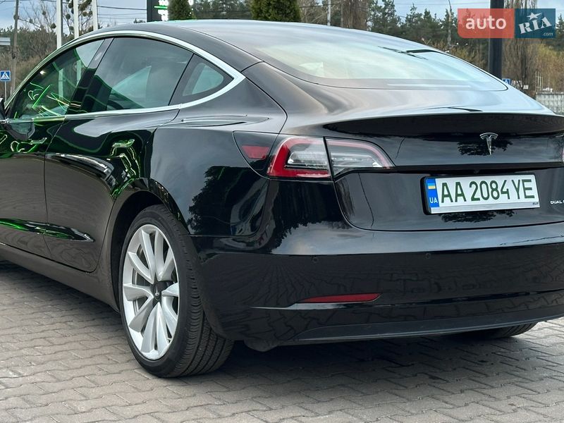 Седан Tesla Model 3 2020 в Киеве