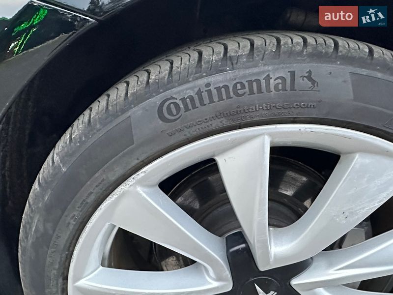 Седан Tesla Model 3 2020 в Киеве