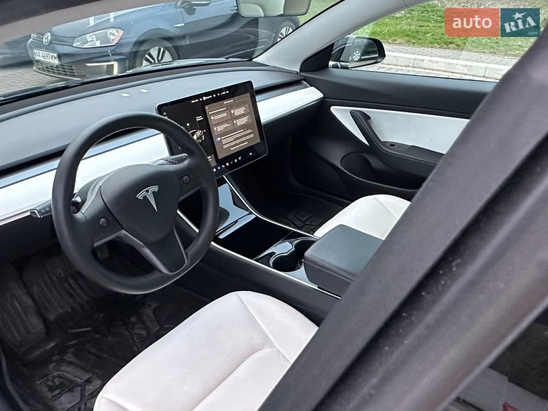 Седан Tesla Model 3 2020 в Киеве
