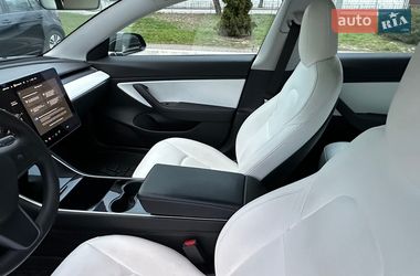 Седан Tesla Model 3 2020 в Киеве