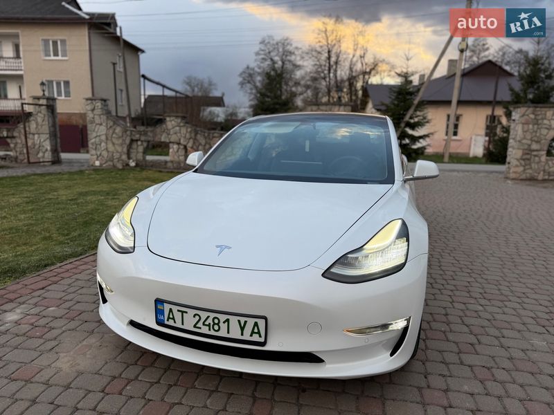 Седан Tesla Model 3 2019 в Калуше