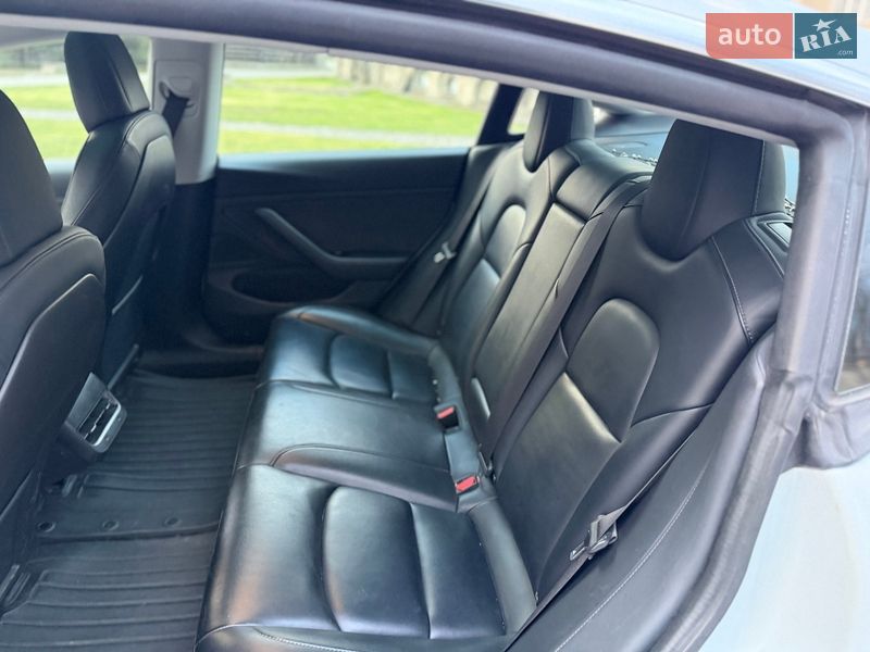 Седан Tesla Model 3 2019 в Калуше