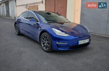 Седан Tesla Model 3 2019 в Киеве