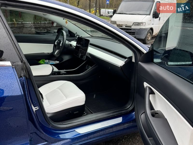 Седан Tesla Model 3 2019 в Києві