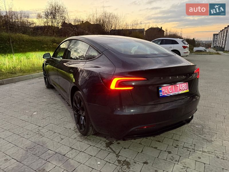 Седан Tesla Model 3 2024 в Львове