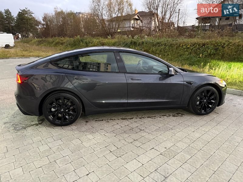 Седан Tesla Model 3 2024 в Львове