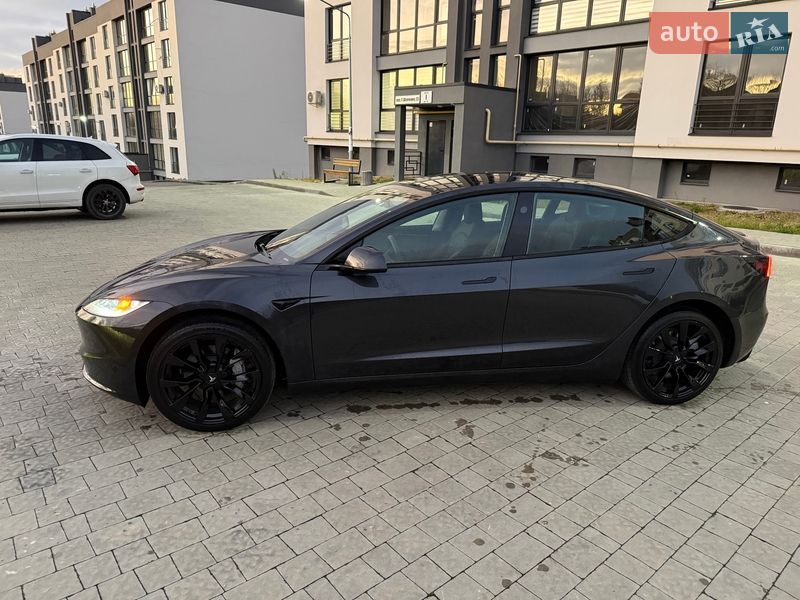 Седан Tesla Model 3 2024 в Львове