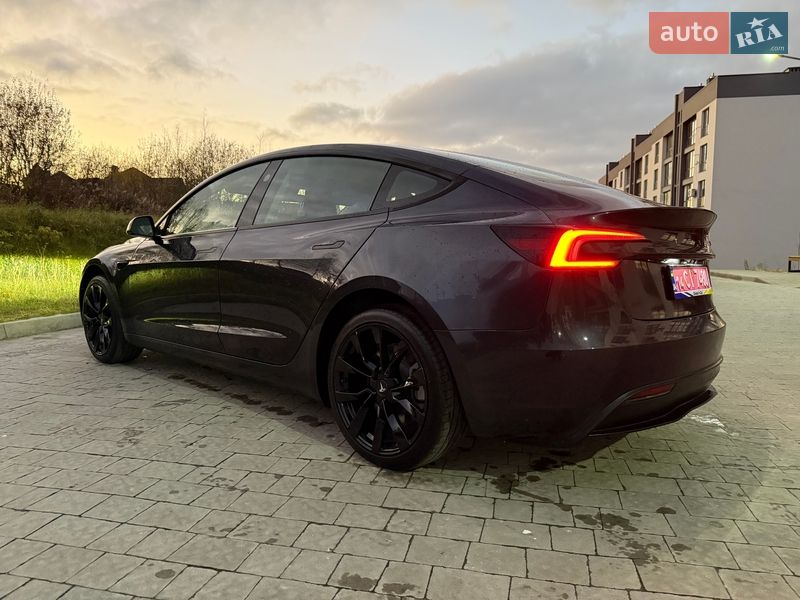 Седан Tesla Model 3 2024 в Львове