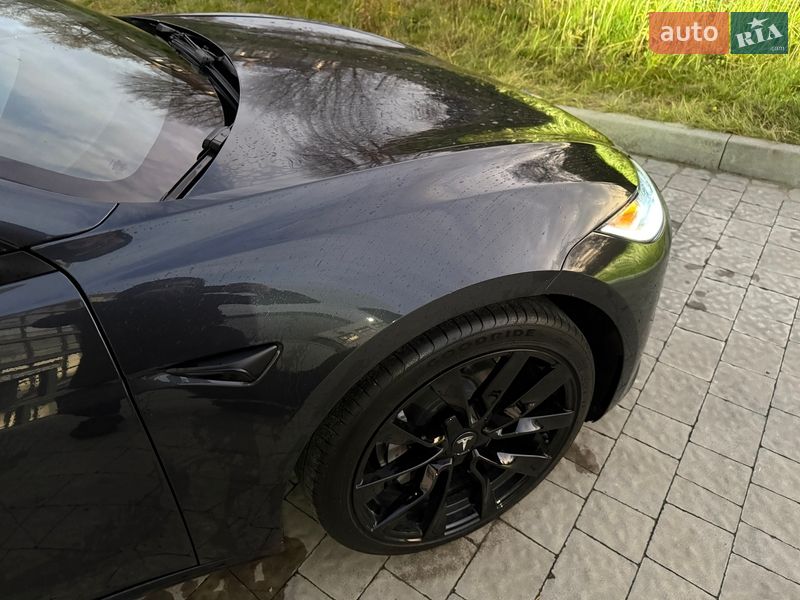 Седан Tesla Model 3 2024 в Львове