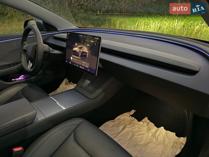 Седан Tesla Model 3 2024 в Львове