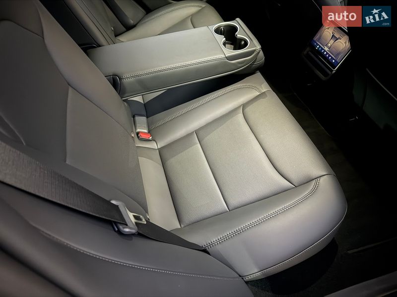 Седан Tesla Model 3 2024 в Львове