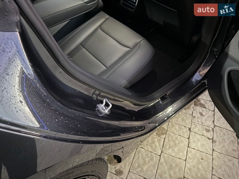 Седан Tesla Model 3 2024 в Львове