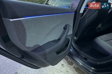 Седан Tesla Model 3 2024 в Львове