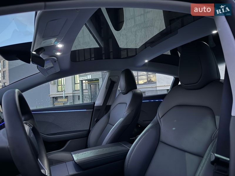 Седан Tesla Model 3 2024 в Львове
