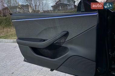 Седан Tesla Model 3 2024 в Львове