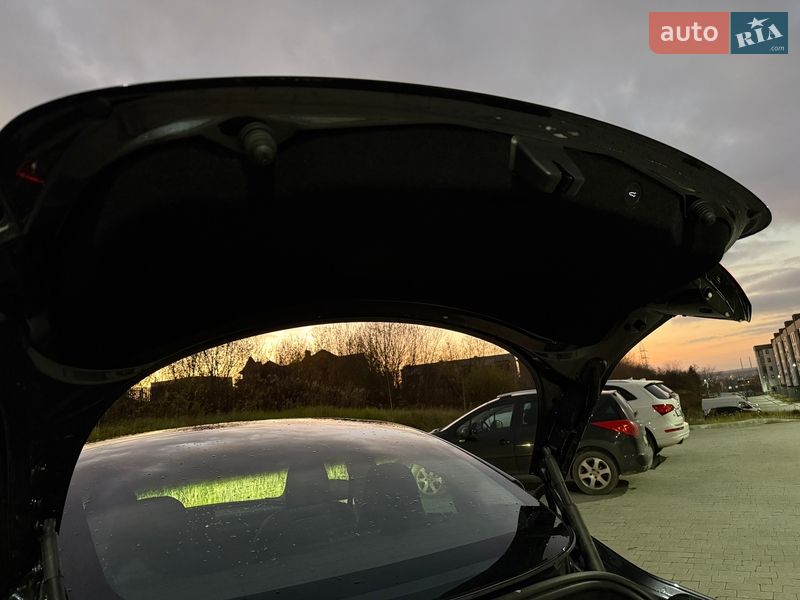 Седан Tesla Model 3 2024 в Львове