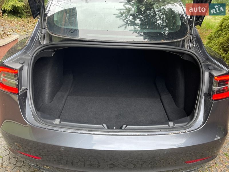 Седан Tesla Model 3 2020 в Тернополе
