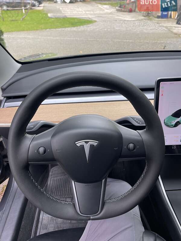 Седан Tesla Model 3 2020 в Тернополе