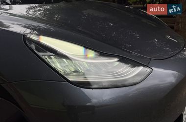 Седан Tesla Model 3 2020 в Тернополе
