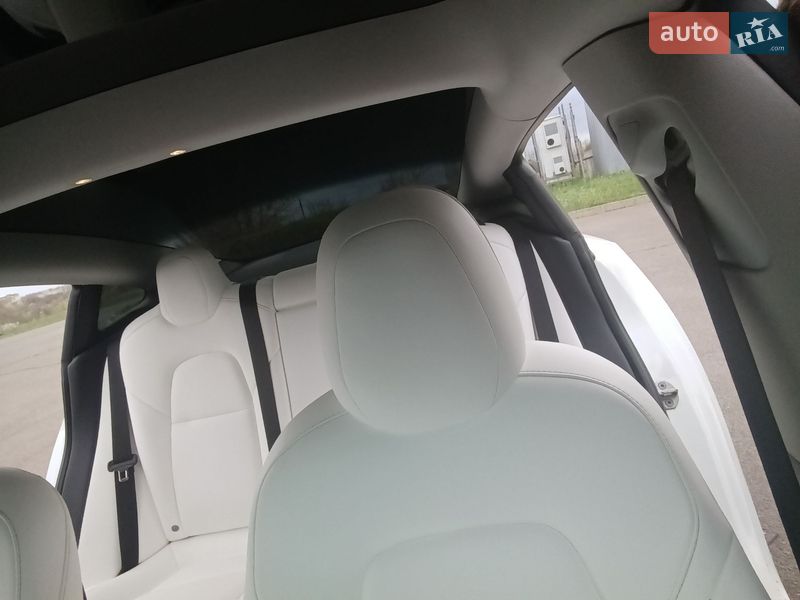 Седан Tesla Model 3 2022 в Кривому Розі