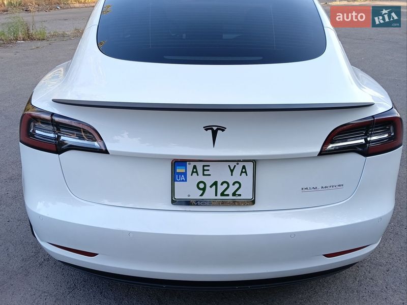 Седан Tesla Model 3 2022 в Кривому Розі