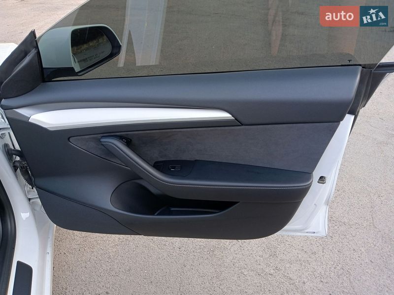 Седан Tesla Model 3 2022 в Кривому Розі