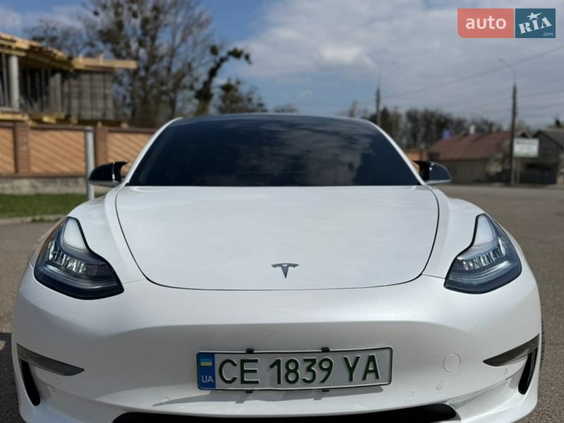Седан Tesla Model 3 2020 в Черновцах