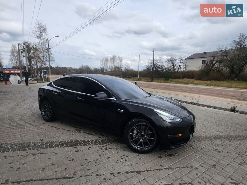 Седан Tesla Model 3 2019 в Олевську