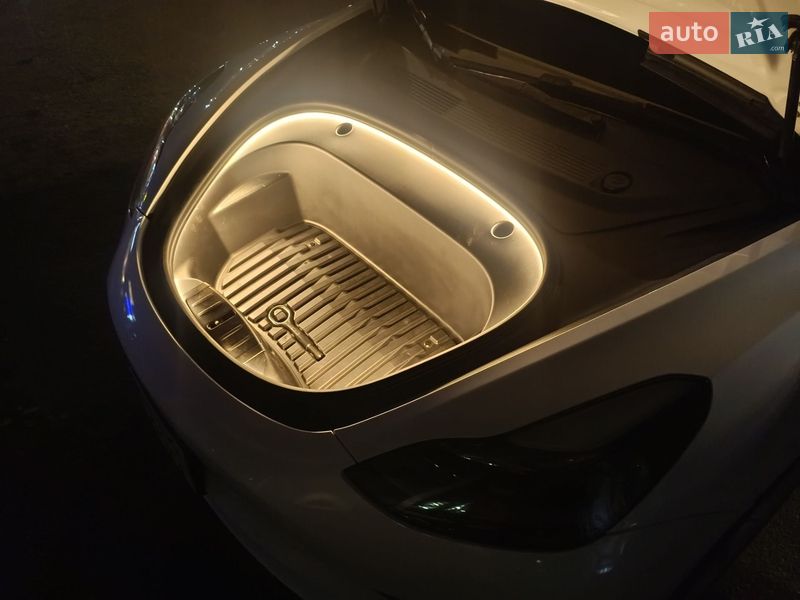 Седан Tesla Model 3 2022 в Кривому Розі