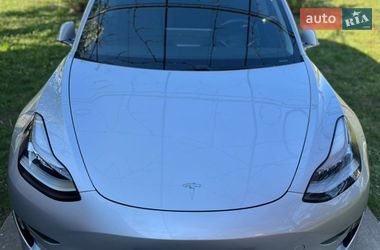 Седан Tesla Model 3 2018 в Ужгороді