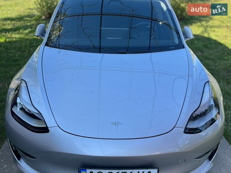 Седан Tesla Model 3 2018 в Ужгороді