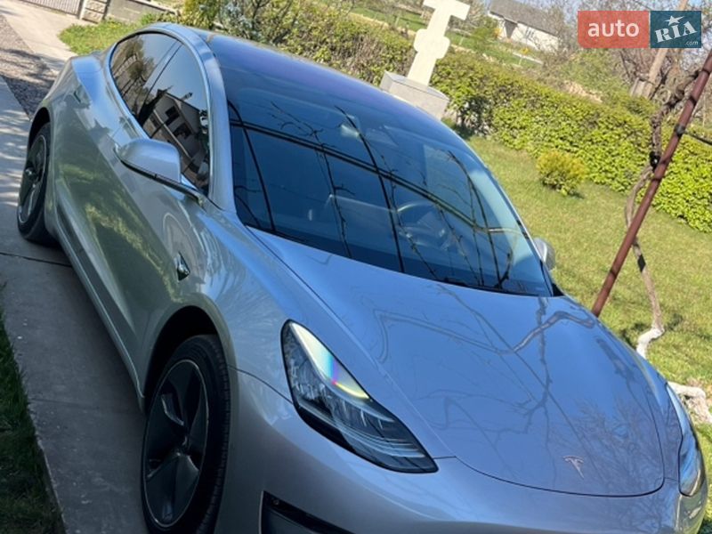 Седан Tesla Model 3 2018 в Ужгороді