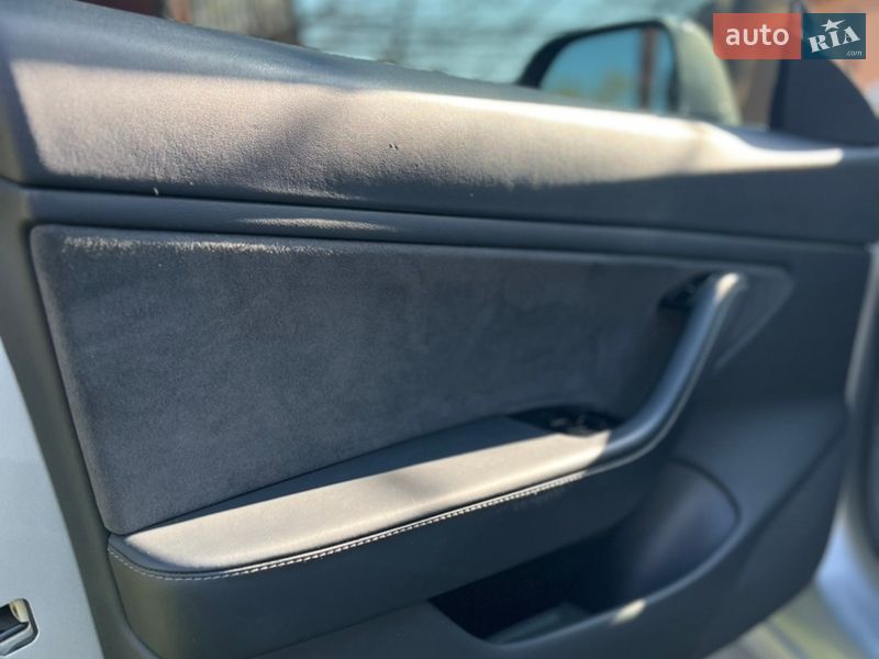 Седан Tesla Model 3 2018 в Ужгороді