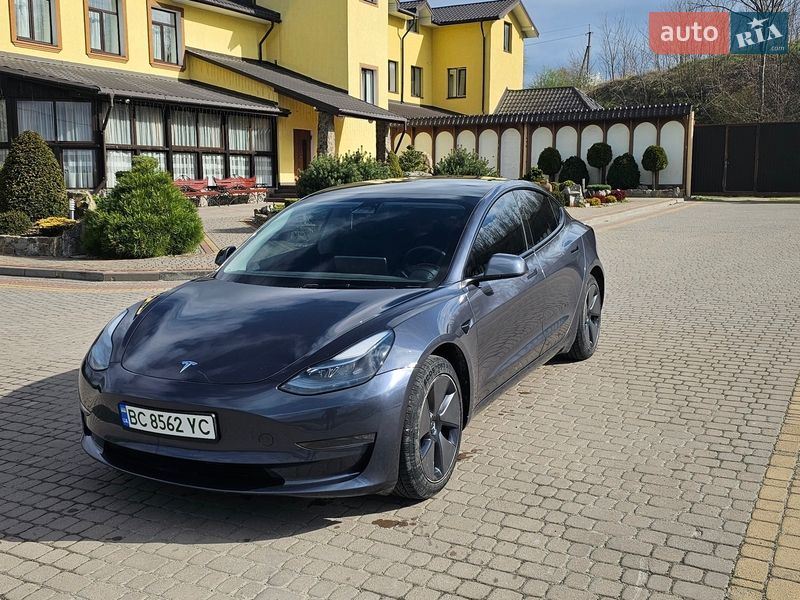 Седан Tesla Model 3 2023 в Львові