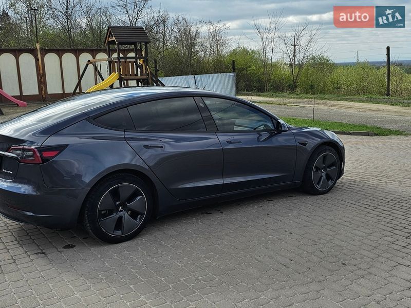 Седан Tesla Model 3 2023 в Львові