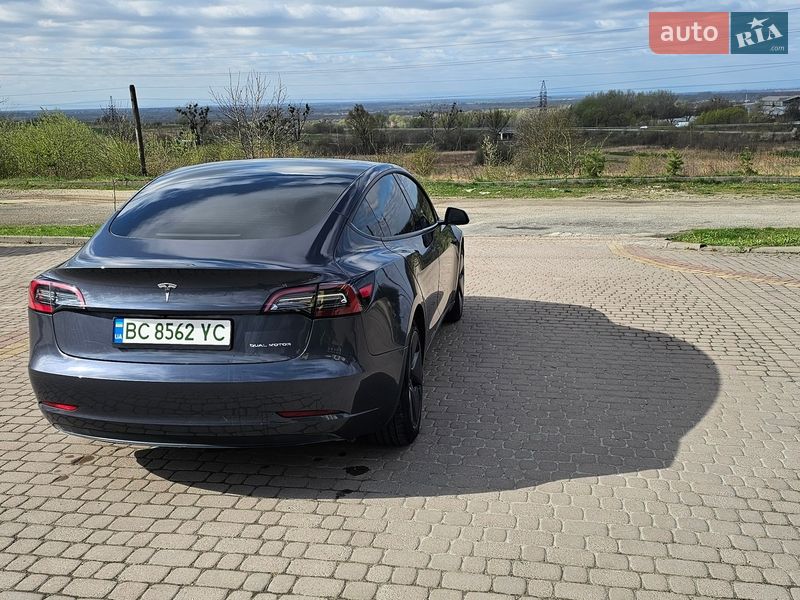 Седан Tesla Model 3 2023 в Львові