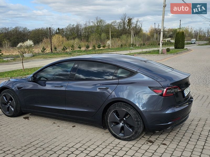 Седан Tesla Model 3 2023 в Львові