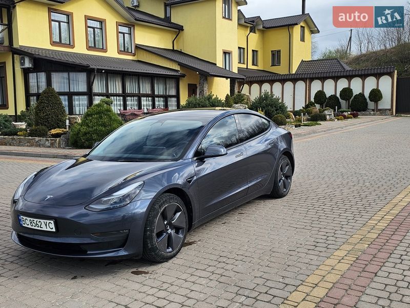 Седан Tesla Model 3 2023 в Львові