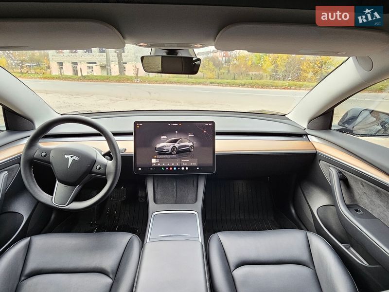 Седан Tesla Model 3 2023 в Львові