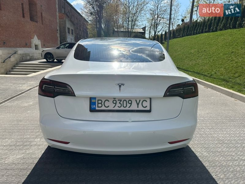 Седан Tesla Model 3 2019 в Львові